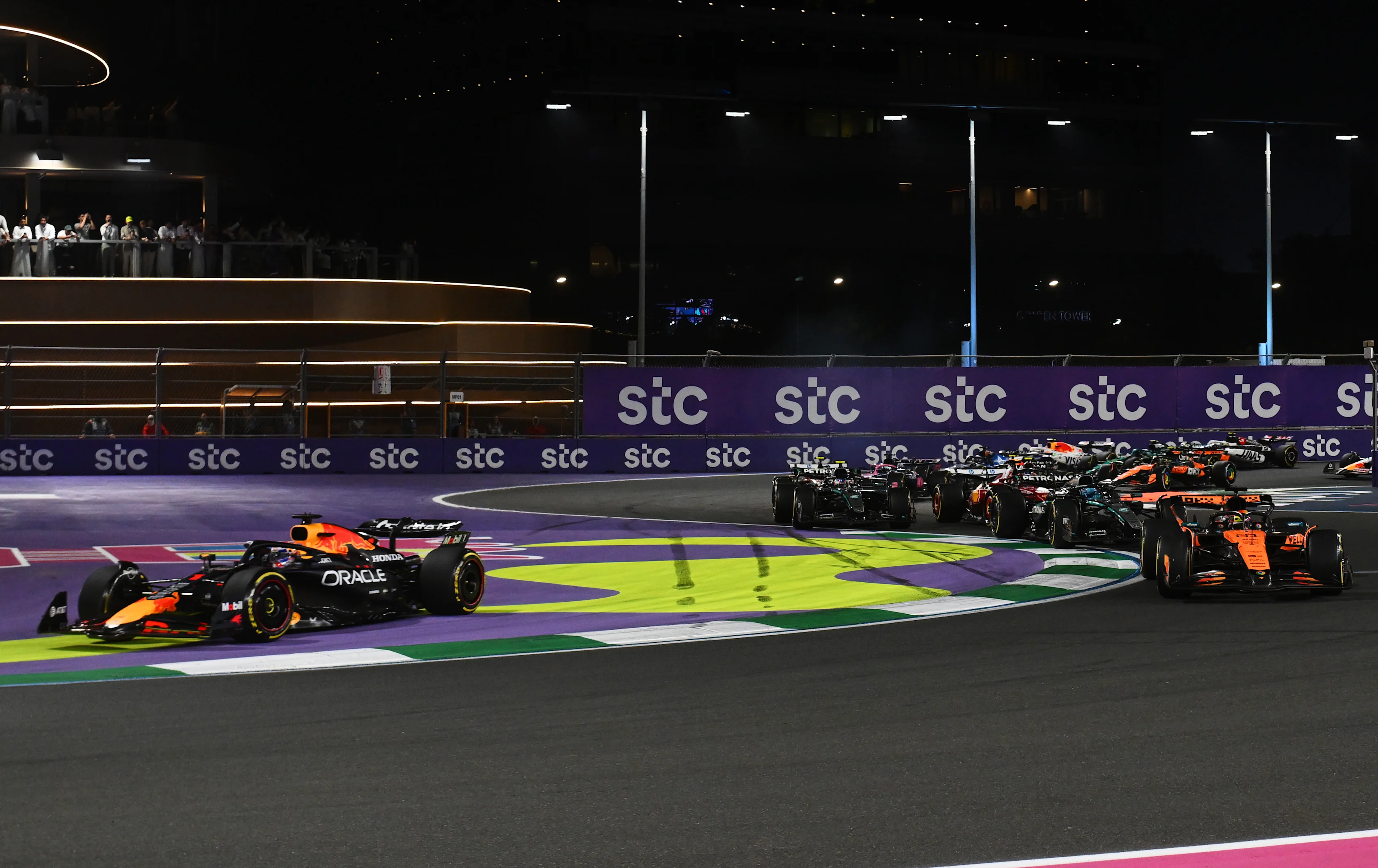 JEDDAH, SAUDI ARABIA - APRIL 20: Max Verstappen of the Netherlands driving the (1) Oracle Red Bull Racing RB21 runs wide as Oscar Piastri of Australia driving the (81) McLaren MCL39 Mercedes leads George Russell of Great Britain driving the (63) Mercedes AMG Petronas F1 Team W16 and the rest of the field at the start during the F1 Grand Prix of Saudi Arabia at Jeddah Corniche Circuit on April 20, 2025 in Jeddah, Saudi Arabia. (Photo by Rudy Carezzevoli/Getty Images)