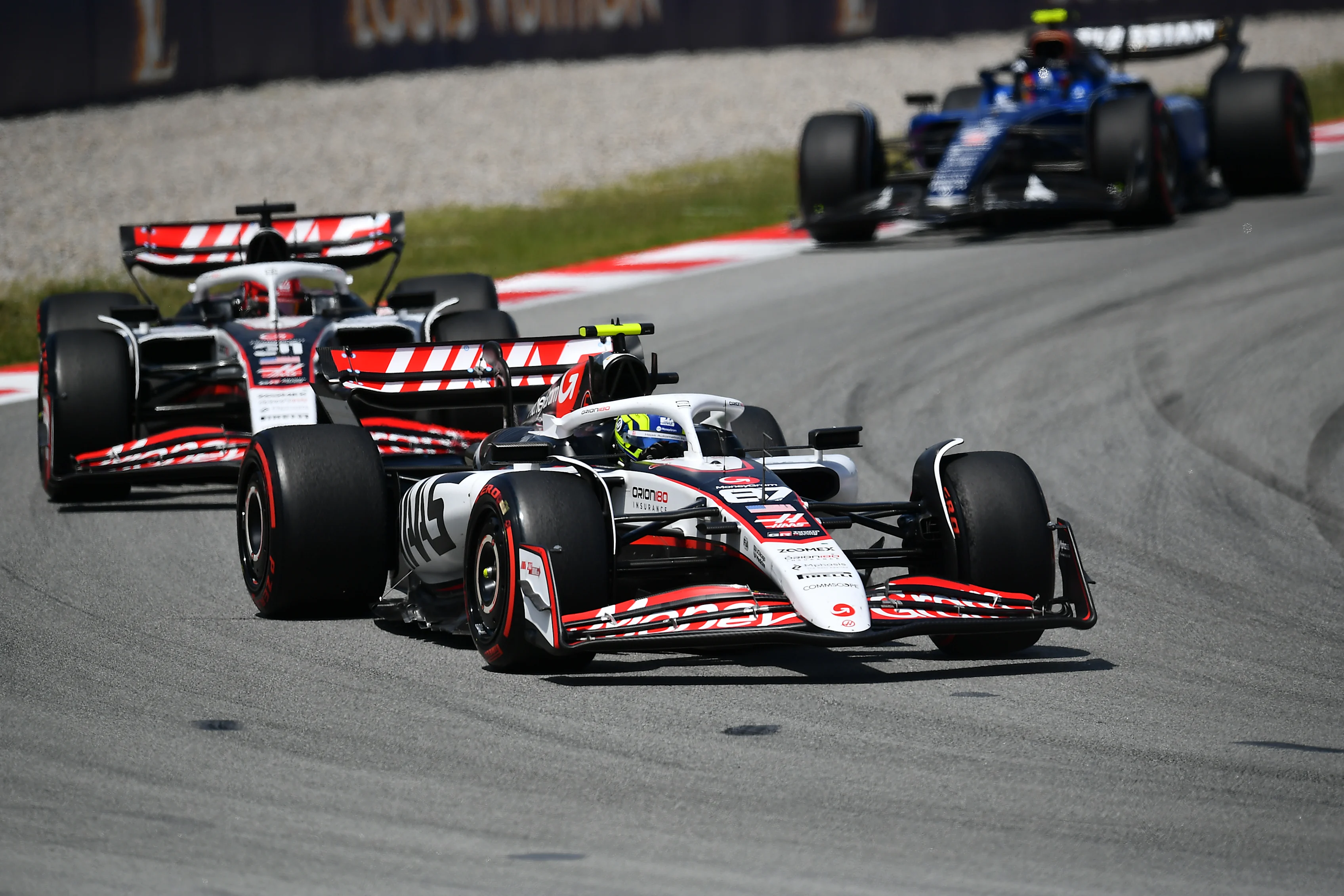 BARCELONA, SPAIN - JUNE 01: Oliver Bearman of Great Britain driving the (87) Haas F1 VF-25 Ferrari leads Esteban Ocon of France driving the (31) Haas F1 VF-25 Ferrari on track during the F1 Grand Prix of Spain at Circuit de Barcelona-Catalunya on June 01, 2025 in Barcelona, Spain. (Photo by James Sutton - Formula 1/Formula 1 via Getty Images)