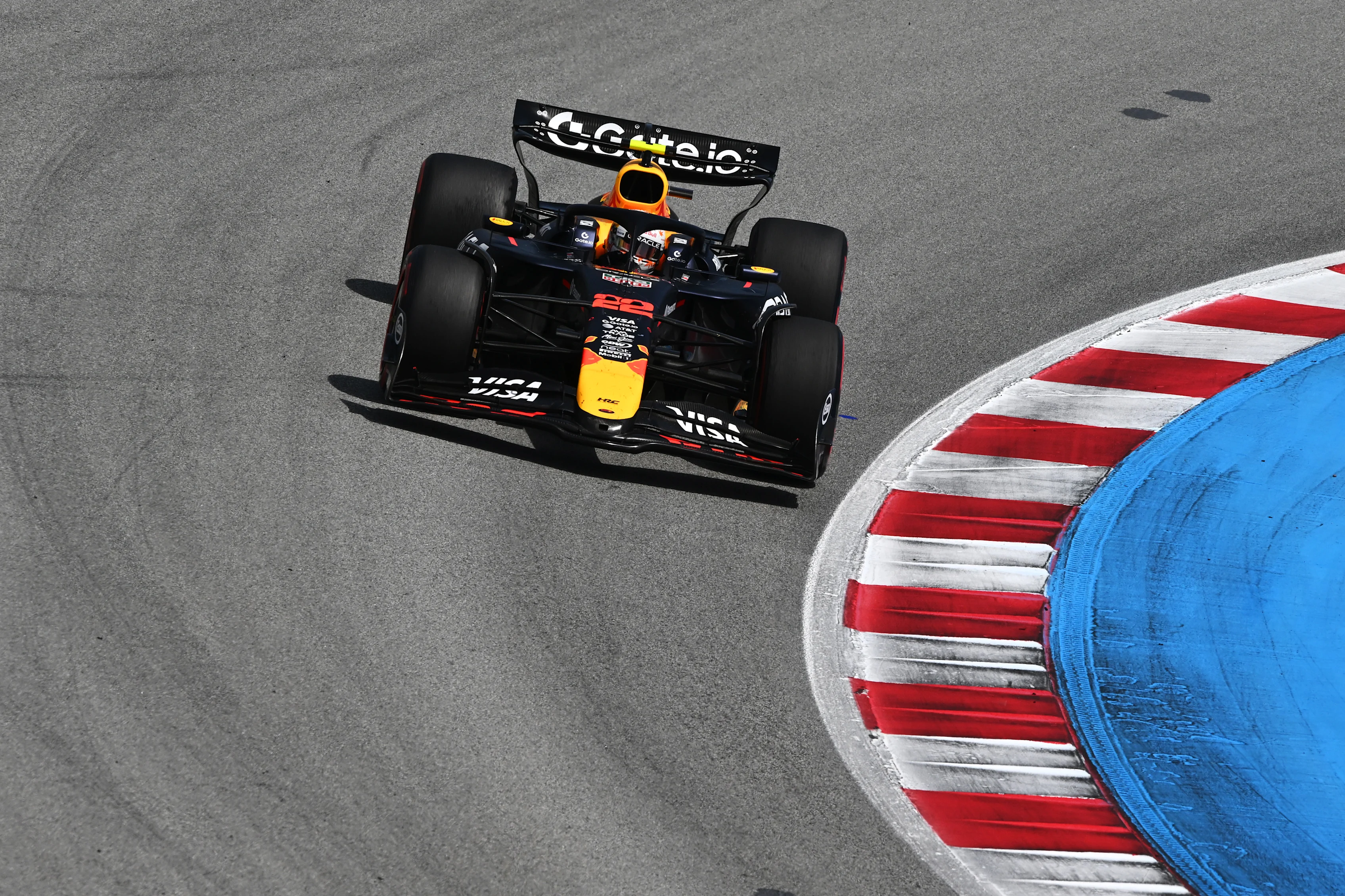 BARCELONA, SPAIN - JUNE 01: Yuki Tsunoda of Japan driving the (22) Oracle Red Bull Racing RB21 on