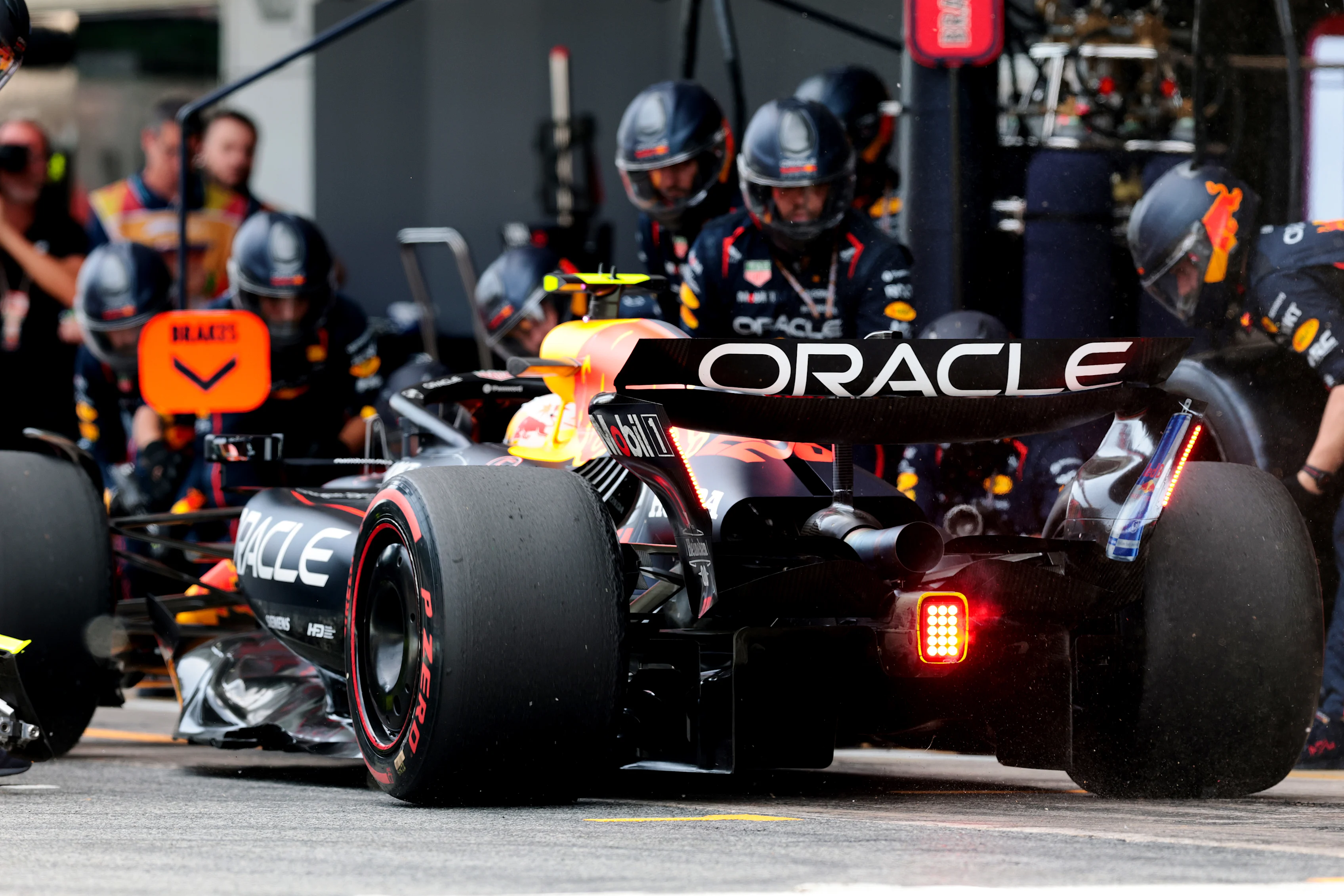 BARCELONA, SPAIN - JUNE 01: Yuki Tsunoda of Japan driving the (22) Oracle Red Bull Racing RB21