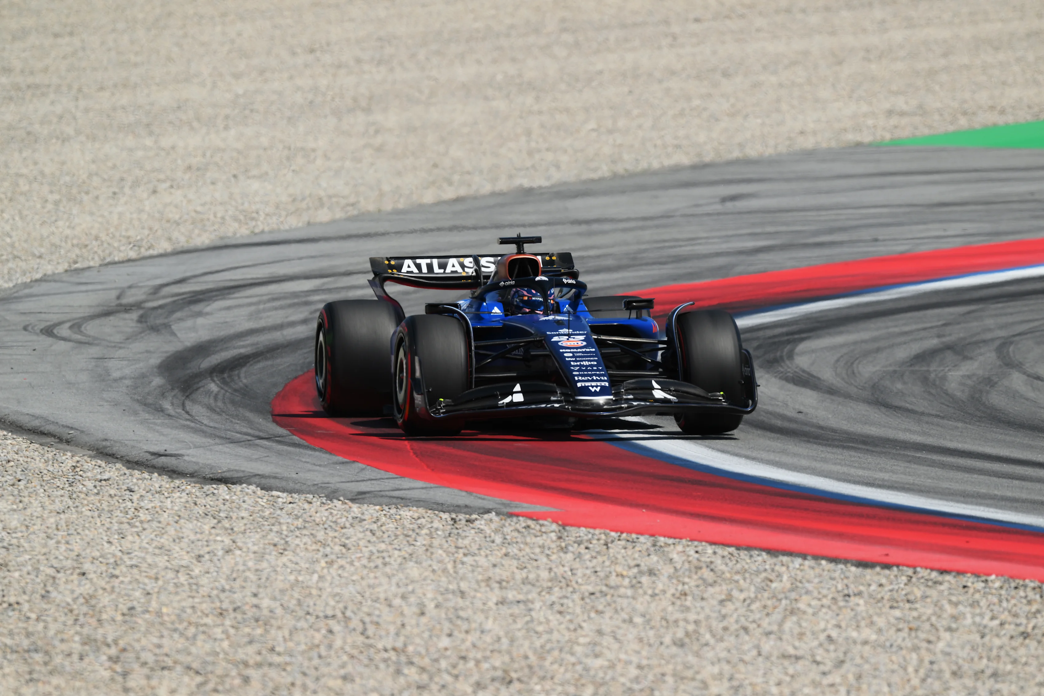 BARCELONA, SPAIN - MAY 31: Alexander Albon of Thailand driving the (23) Williams FW47 Mercedes on track during qualifying ahead of the F1 Grand Prix of Spain at Circuit de Barcelona-Catalunya on May 31, 2025 in Barcelona, Spain. (Photo by David Ramos/Getty Images)