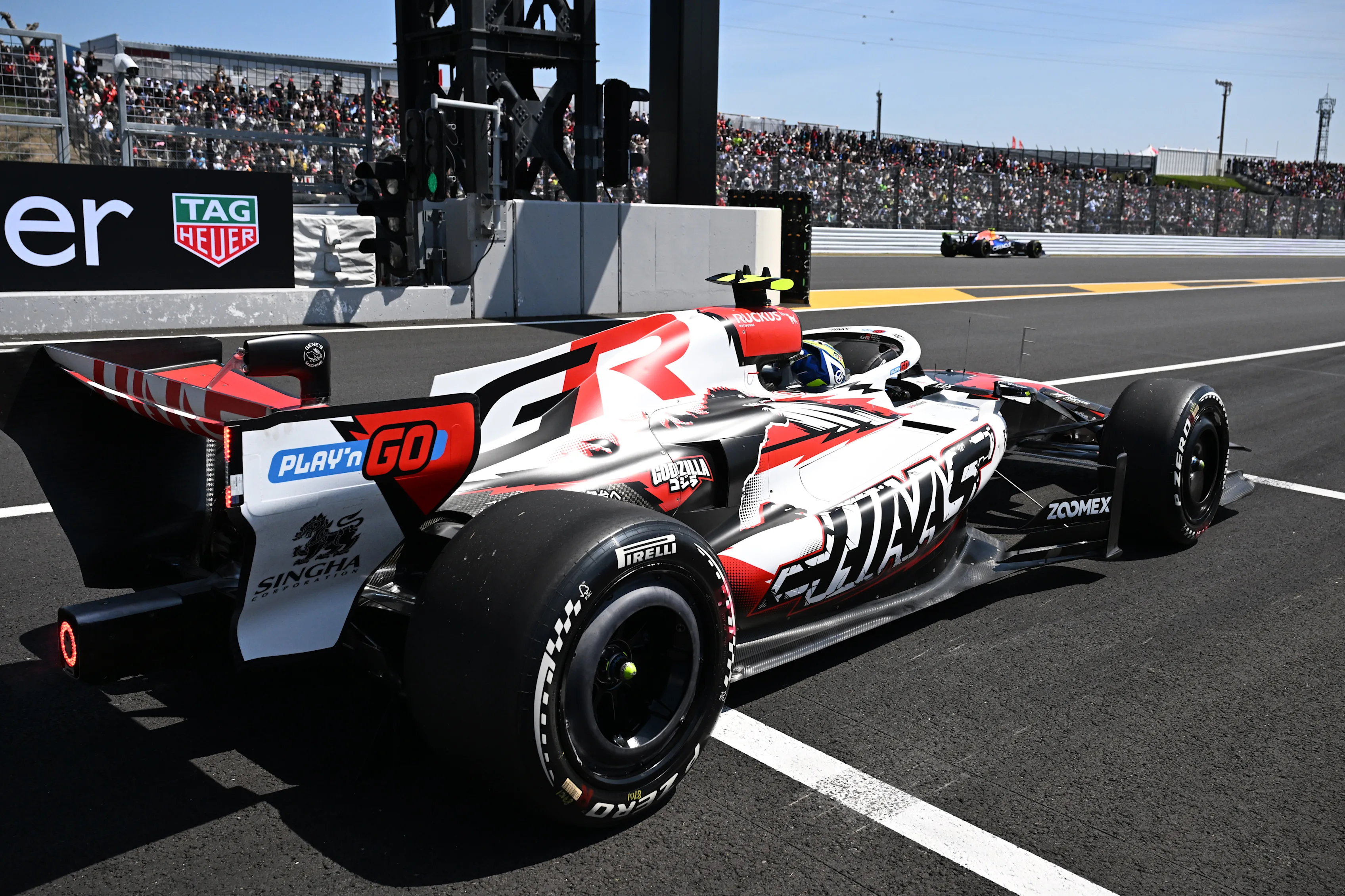 SUZUKA, JAPAN - MARCH 27: Oliver Bearman of Great Britain driving the (87) Haas F1 VF-26 Ferrari