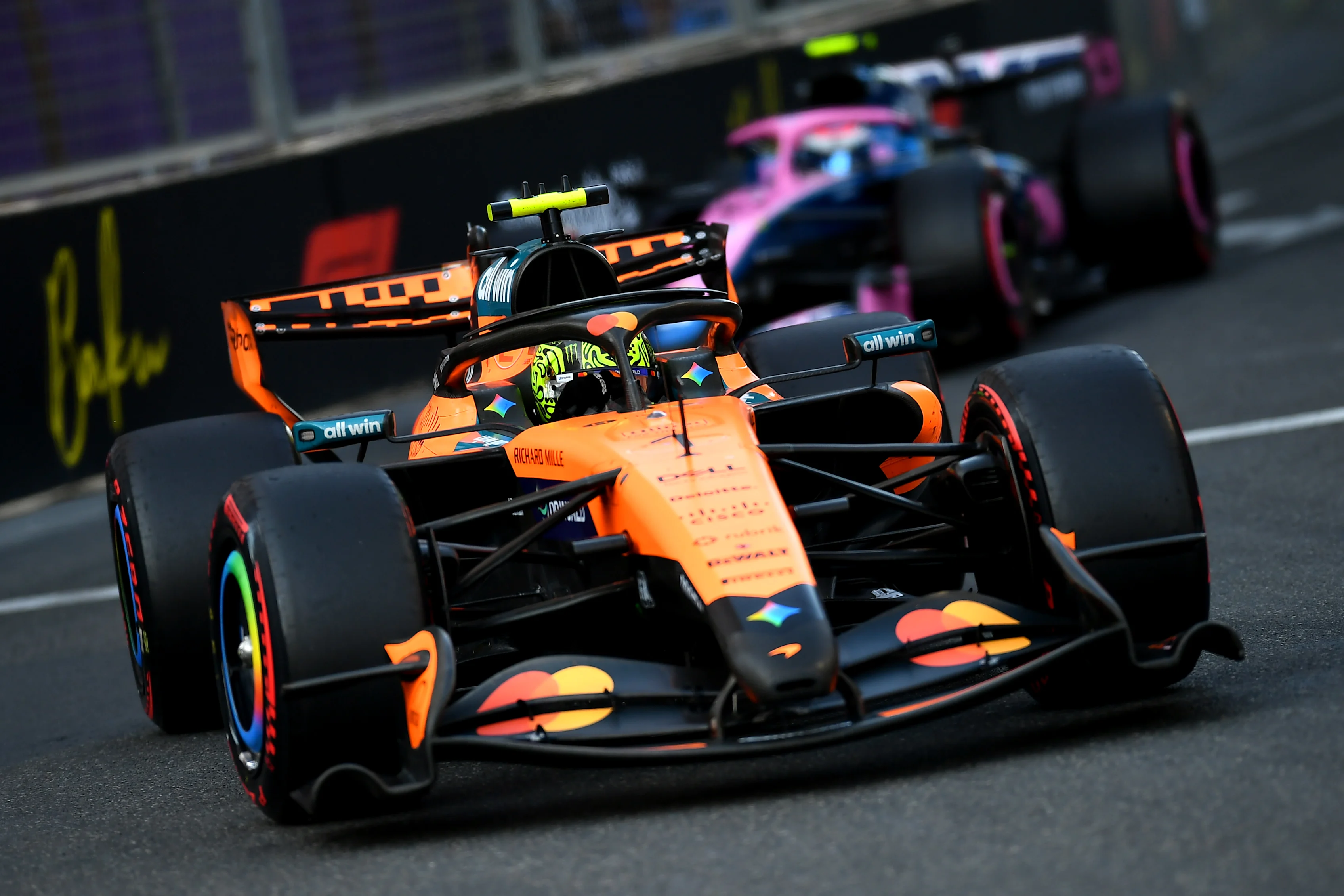 BAKU, AZERBAIJAN - SEPTEMBER 26: Lando Norris of Great Britain driving the (1) McLaren MCL40