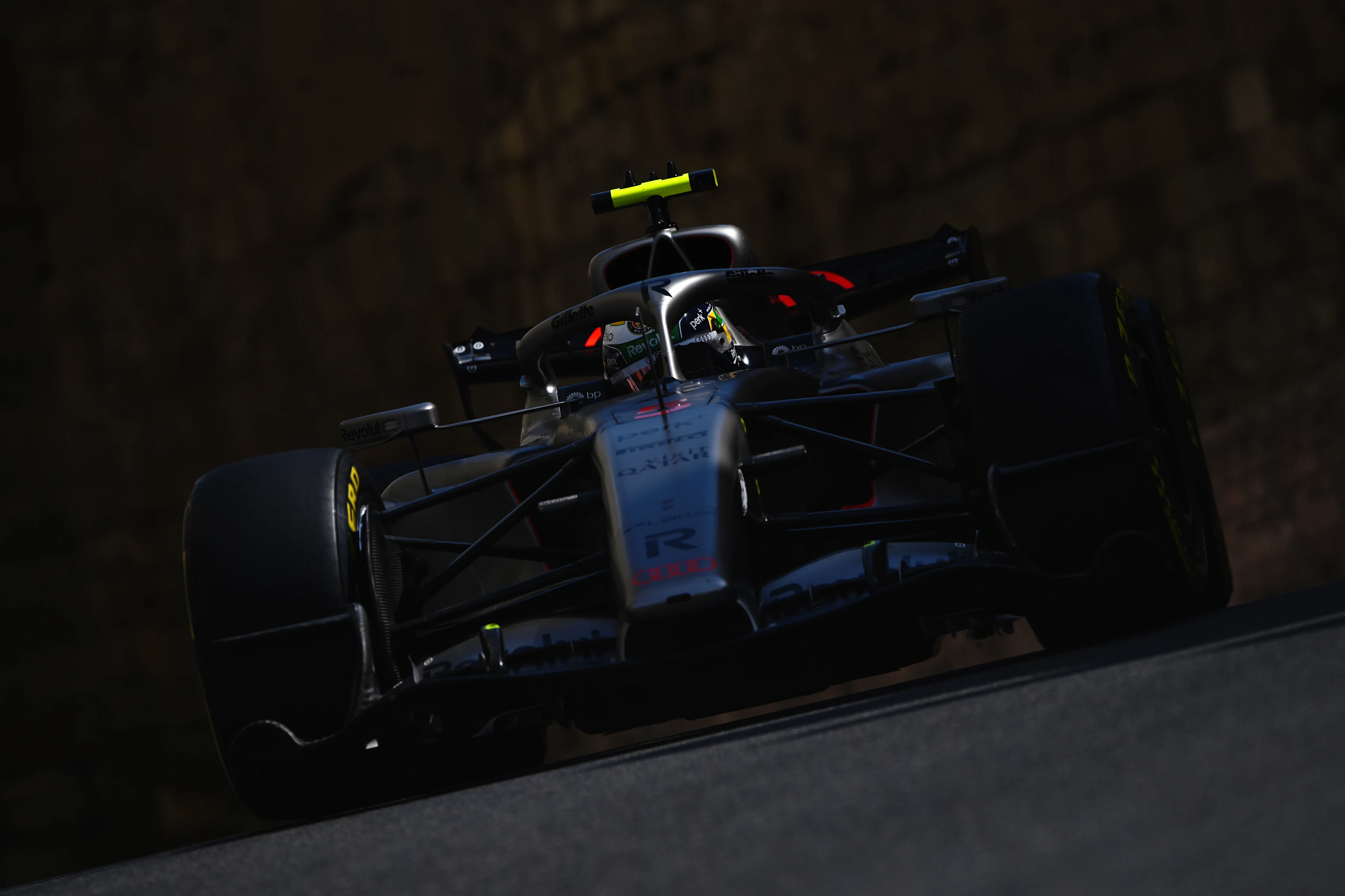 BAKU, AZERBAIJAN - SEPTEMBER 25: Gabriel Bortoleto of Brazil driving the (5) Audi F1 Team R26 on