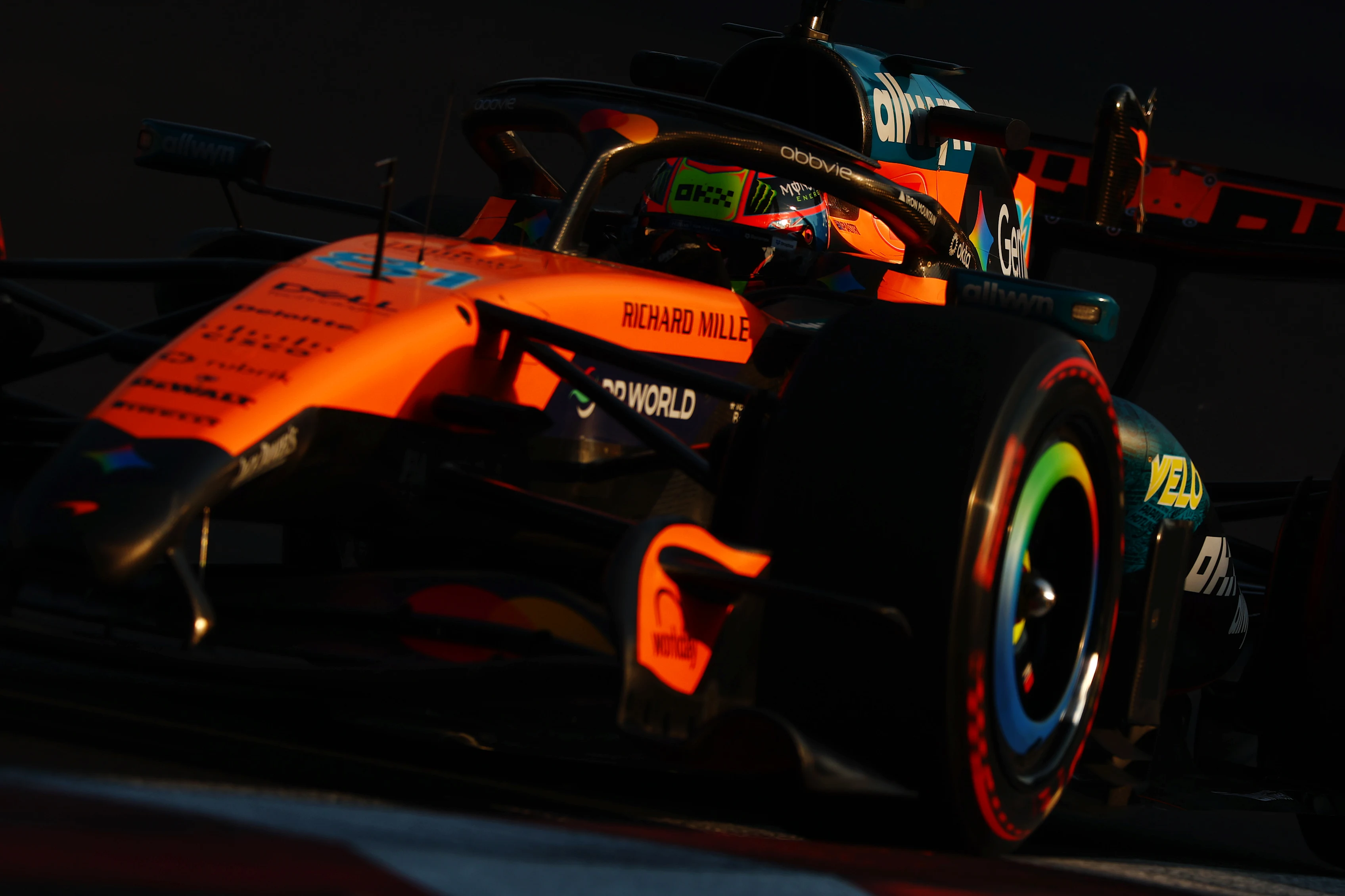 MEXICO CITY, MEXICO - OCTOBER 30: Oscar Piastri of Australia driving the (81) McLaren MCL40