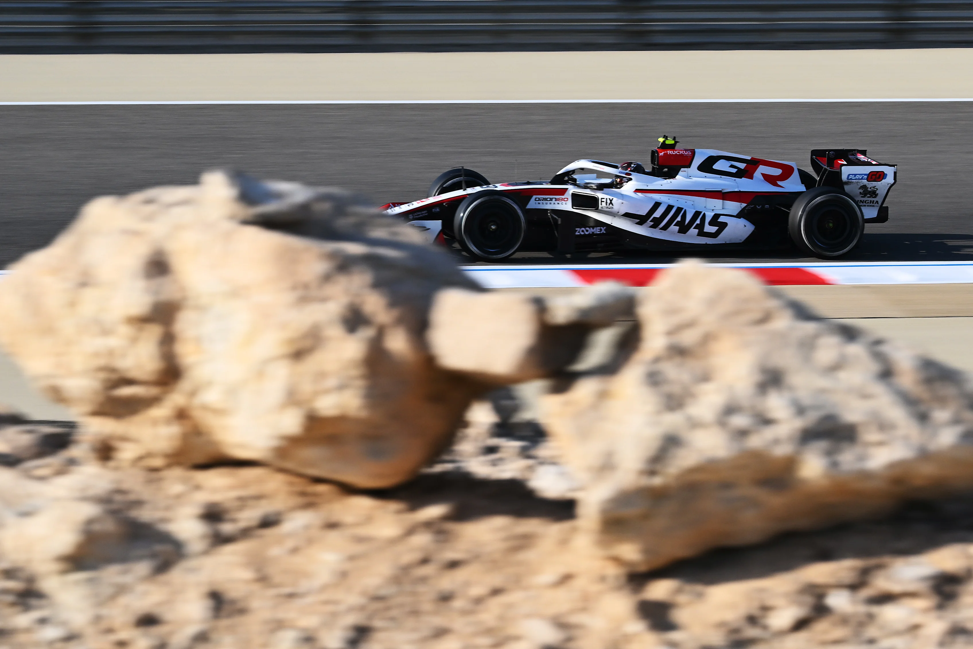 BAHRAIN, BAHRAIN - FEBRUARY 20: Oliver Bearman of Great Britain driving the (87) Haas F1 VF-26
