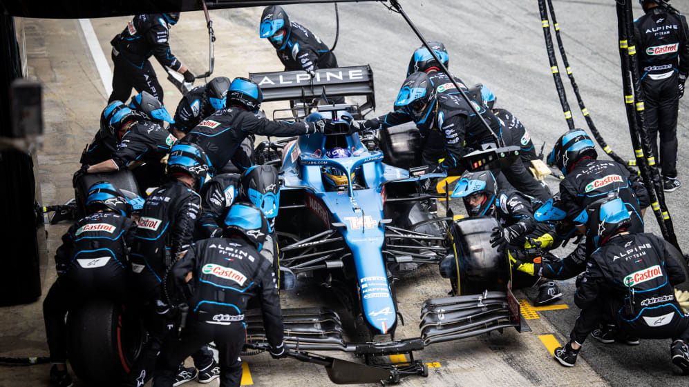 Fernando Alonso (ESP) Alpine F1 Team A521 makes a pit stop.
Spanish Grand Prix, Sunday 9th May