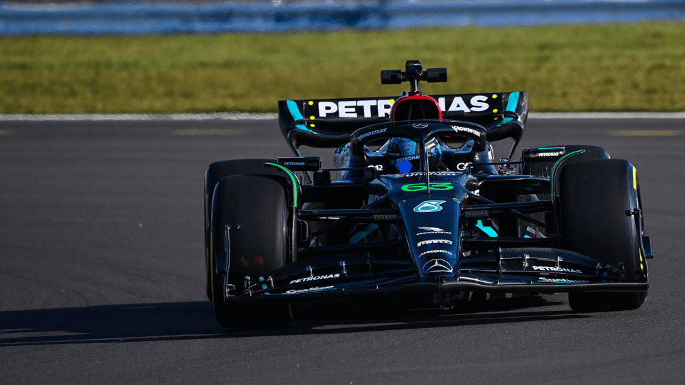 Mercedes go back to black for the new Formula One season - Yahoo Sports