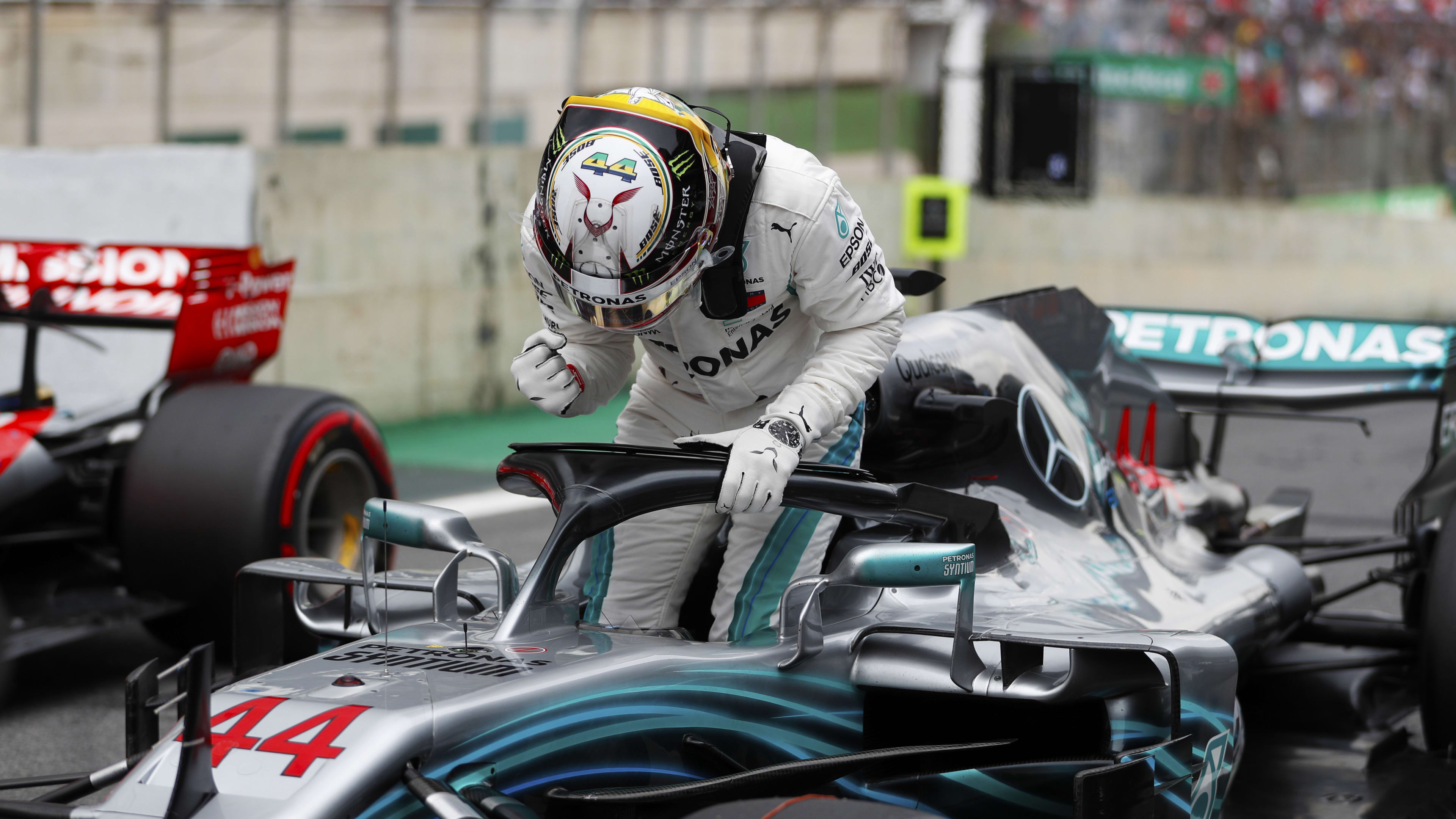 Lewis Hamilton seals fifth Formula 1 world championship at 2018