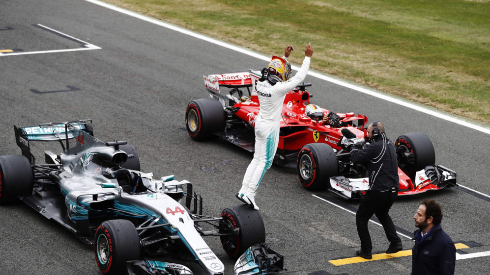 www.sutton-images.com
Pole sitter Lewis Hamilton (GBR) Mercedes-Benz F1 W08 Hybrid celebrates in