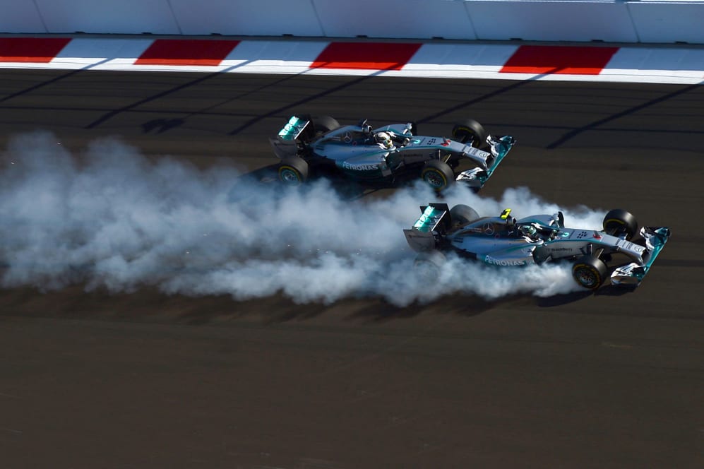 www.sutton-images.com
Nico Rosberg (GER) Mercedes AMG F1 W05 locks up inside Lewis Hamilton (GBR)