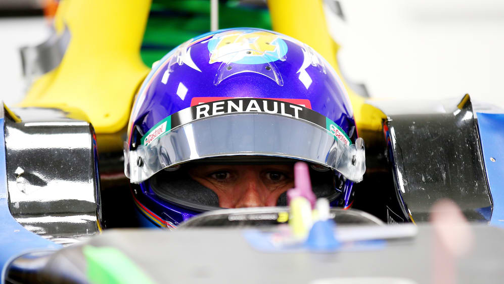 Alonso completes simulator session and seat fit at Renault as he bids ...