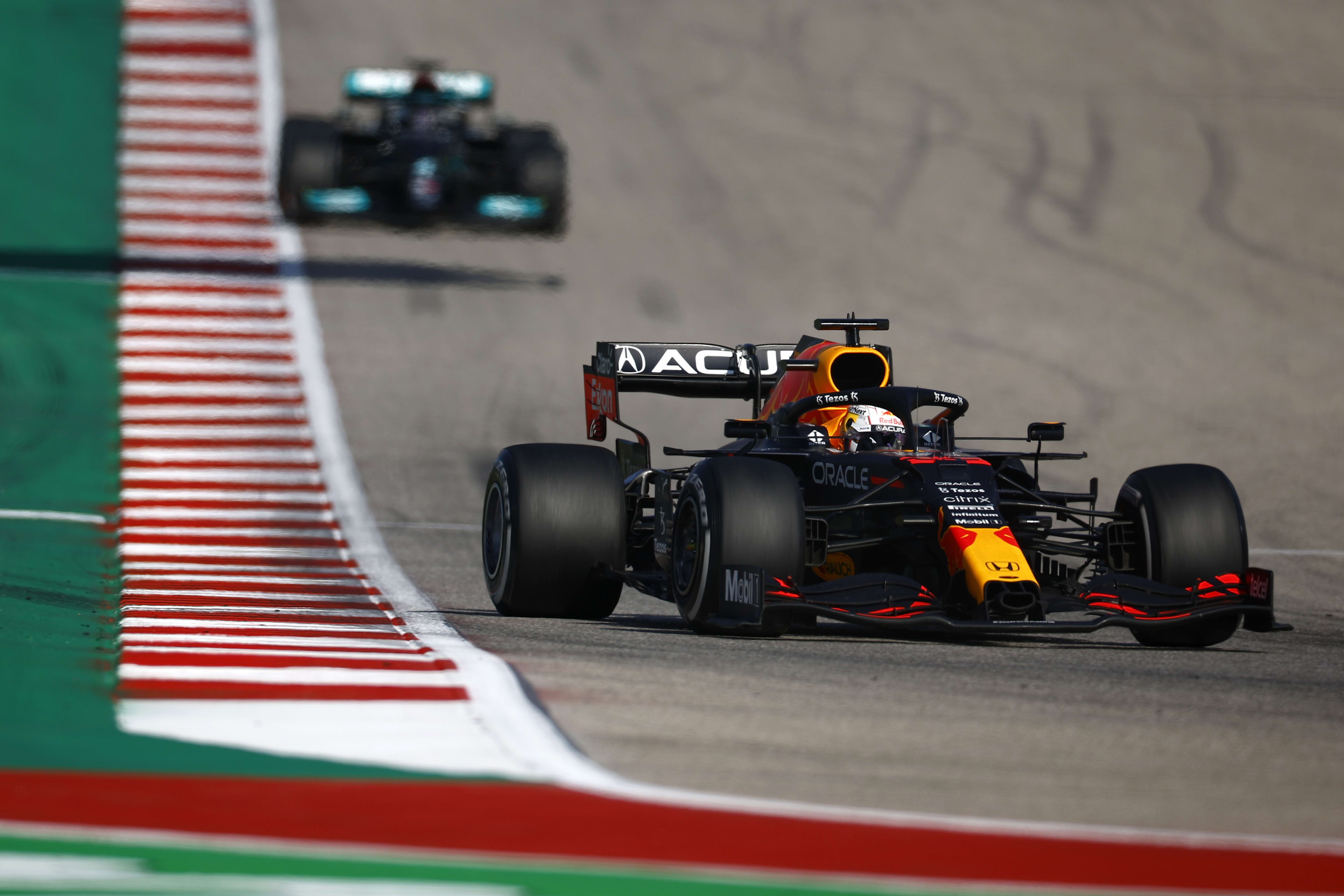 limiet Necklet Waarschuwing The whole race, the pressure was on' – Verstappen explains how he held off  hard-charging Hamilton to win in Austin | Formula 1®
