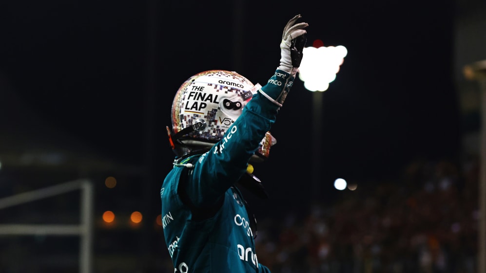 vettel-wave.jpg