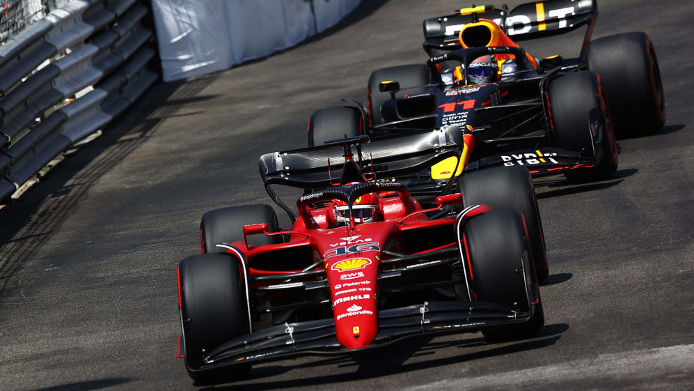 Carrera GO - Race the Track F1  team Ferrari vs. team Red Bull 