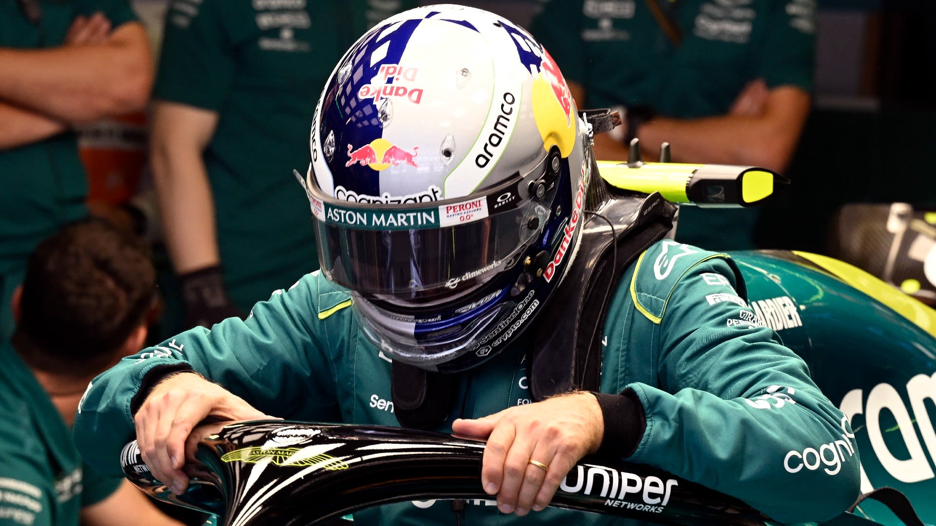 Vettel displays special helmet in to Dietrich Mateschitz ahead of Mexico City GP | Formula 1®