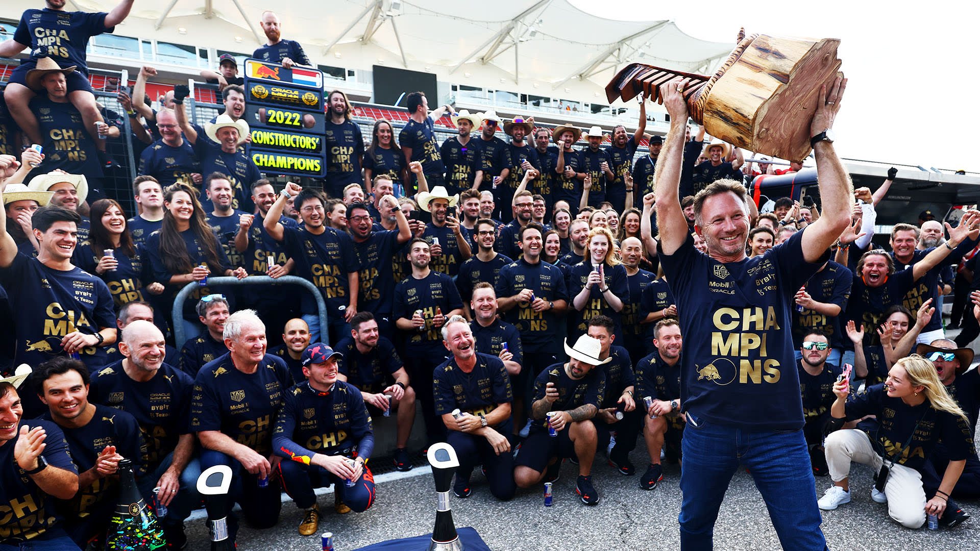 indkomst kollision Maxim Dietrich Mateschitz 'would have been very proud' says Horner, as Red Bull  seal first constructors' title since 2013 | Formula 1®