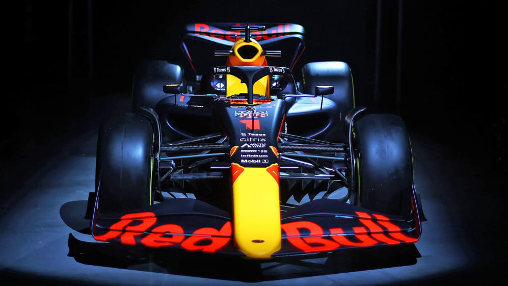 atlet Fancy kjole Utrolig REVEALED: Red Bull show off Verstappen's 2022 title defence challenger, the  RB18 | Formula 1®