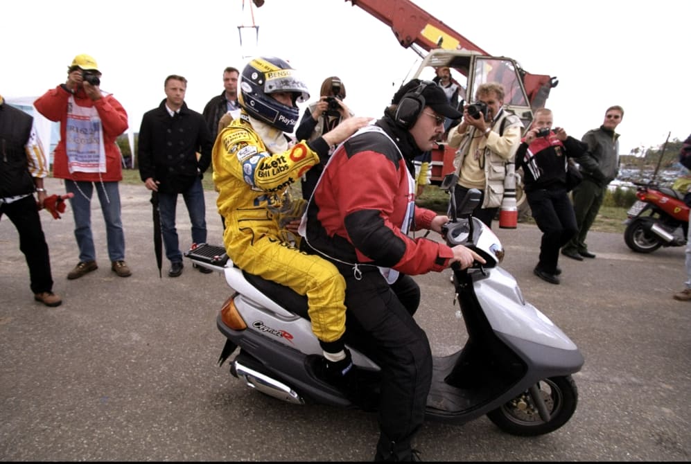 26 Sep 1999: Heinz Harald Frentzen of Germany and Jordan suffers engine failure while leading and