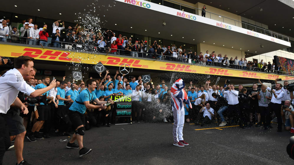 www.sutton-images.com
Lewis Hamilton, Mercedes-AMG F1 W09 EQ Power+ celebrates with the team at