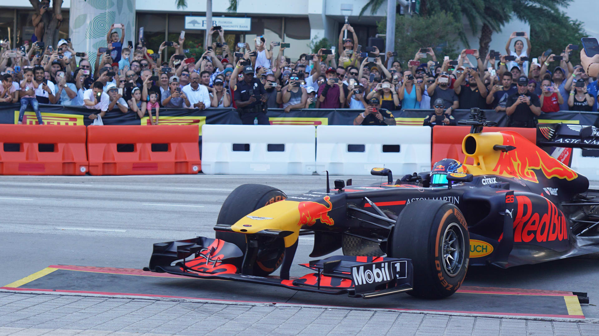 Miami turns out in force for live F1 car run