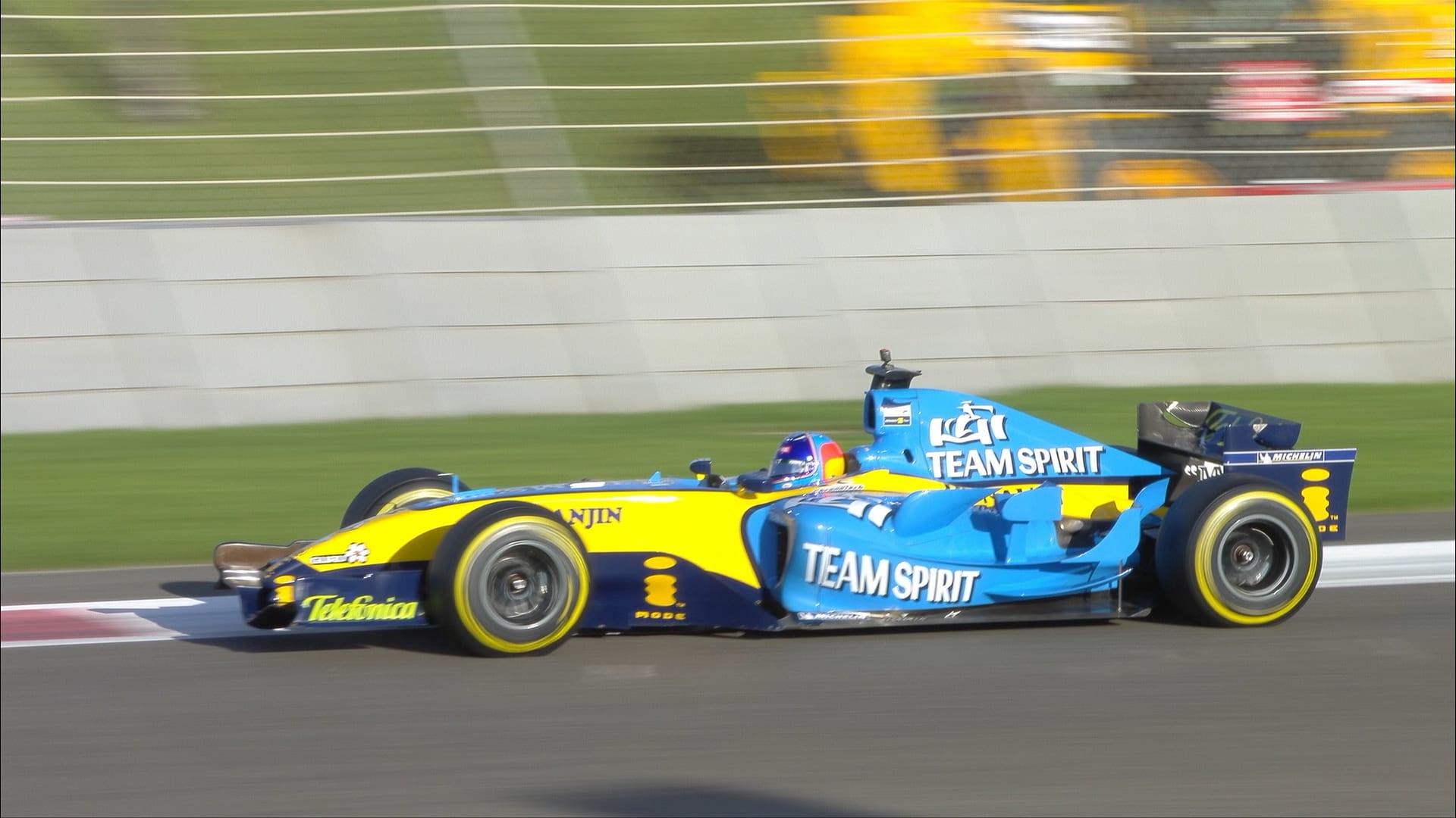 Uitleg krullen schuif MUST-SEE: Fernando Alonso drives his 2005 title-winning Renault R25 at Abu  Dhabi | Formula 1®