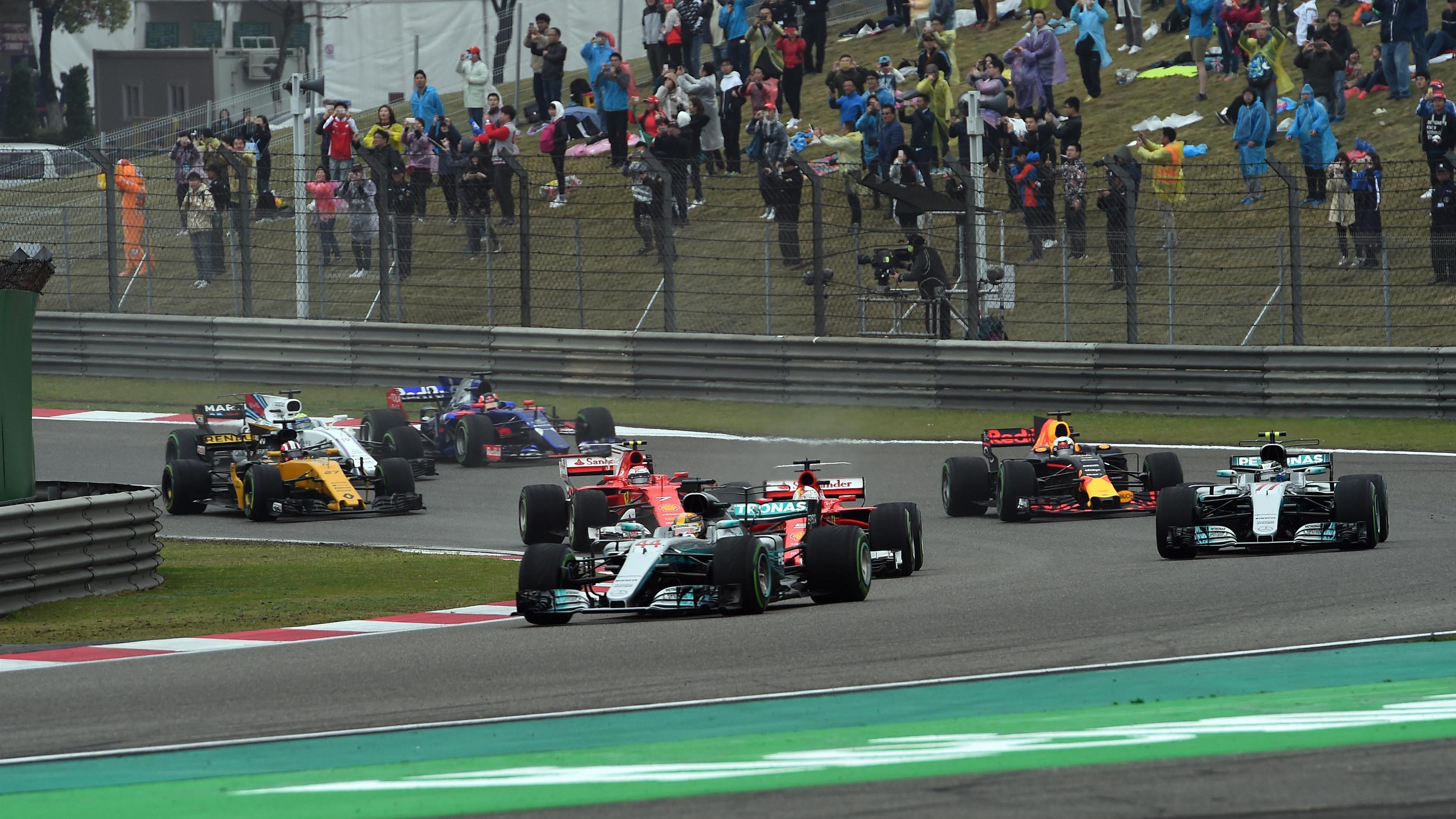 Race - Hamilton wins in China to draw level with Vettel