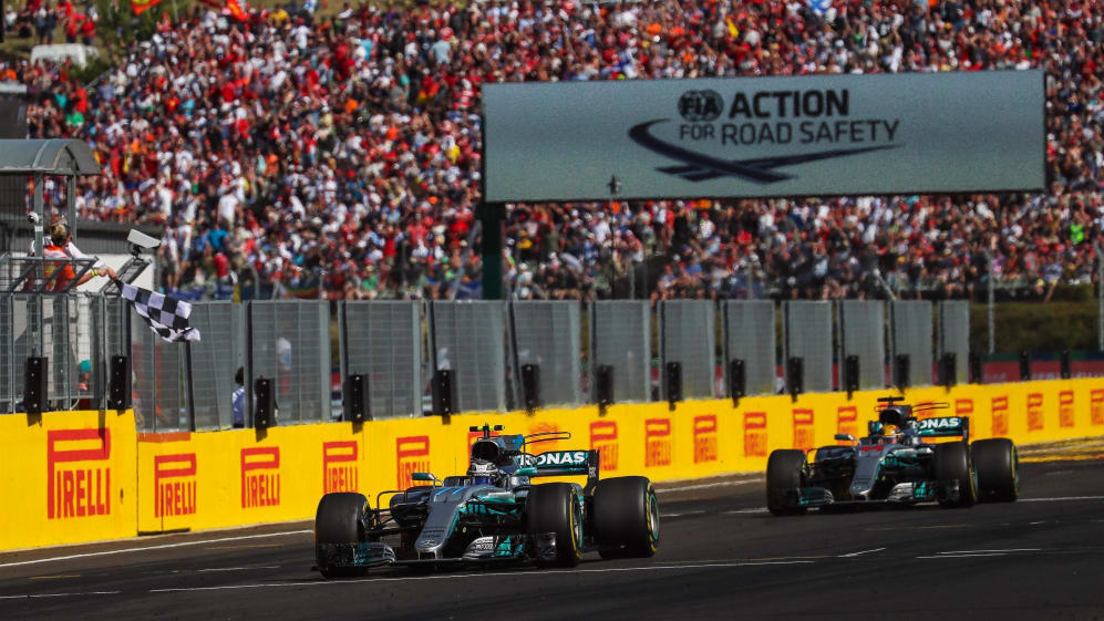 Valtteri Bottas (FIN) Mercedes-Benz F1 W08 Hybrid and Lewis Hamilton (GBR) Mercedes-Benz F1 W08