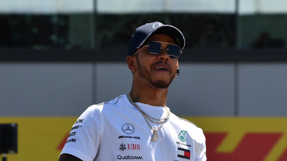 Lewis Hamilton signs new two-year Mercedes F1 deal