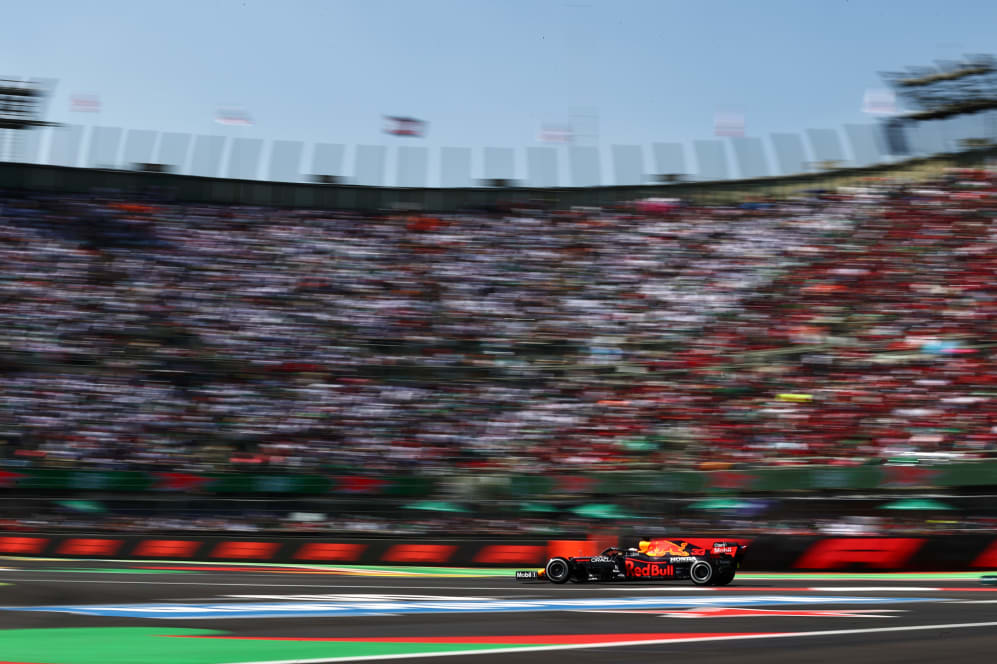MEXICO CITY, MEXICO - NOVEMBER 07: Max Verstappen of the Netherlands driving the (33) Red Bull