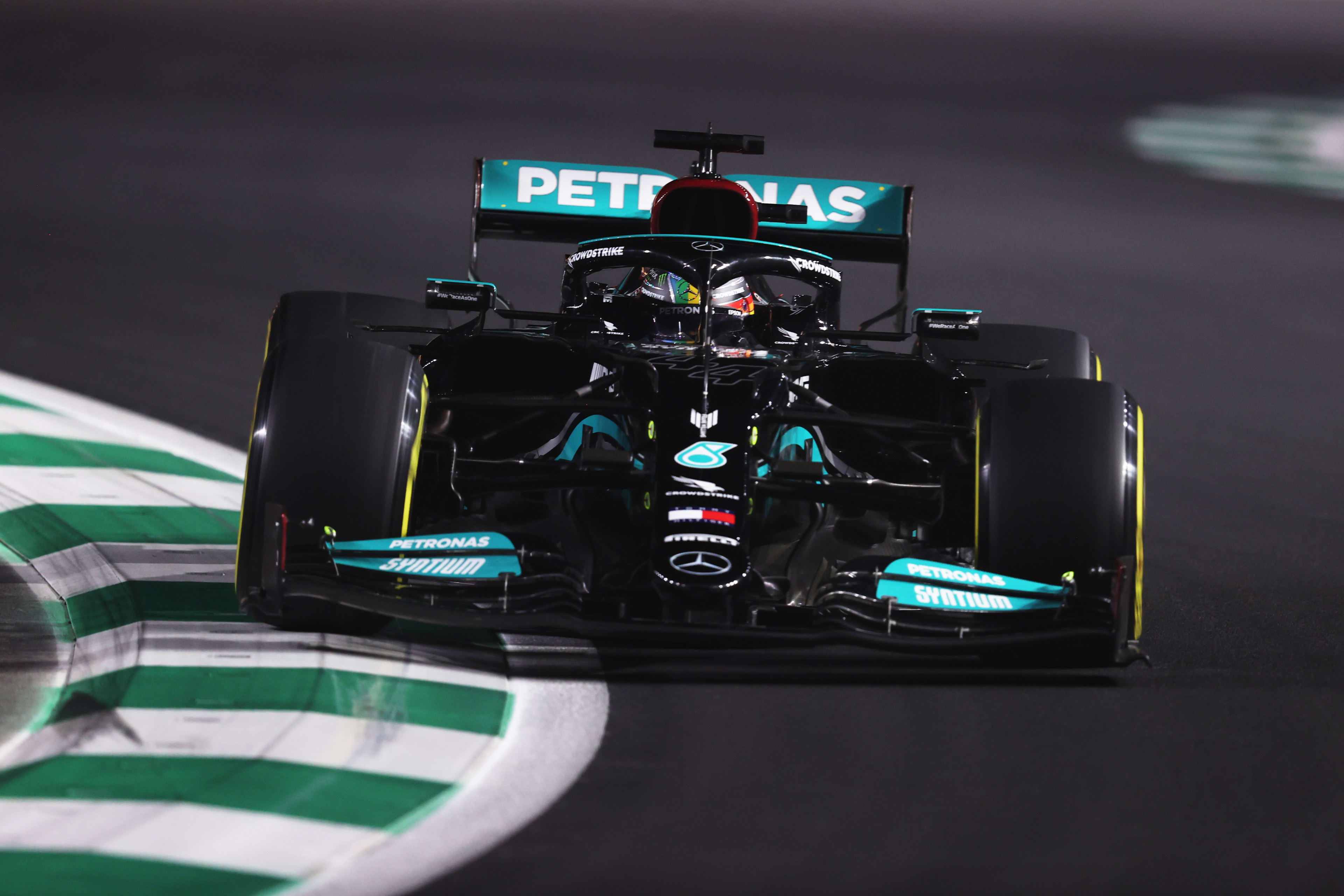 Hamilton snatches pole as Verstappen crashes in thrilling Saudi Arabian GP qualifying Formula 1®