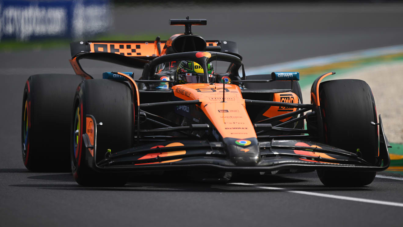 MELBOURNE, AUSTRALIA - MARCH 15: Oscar Piastri of Australia driving the (81) McLaren MCL39 Mercedes