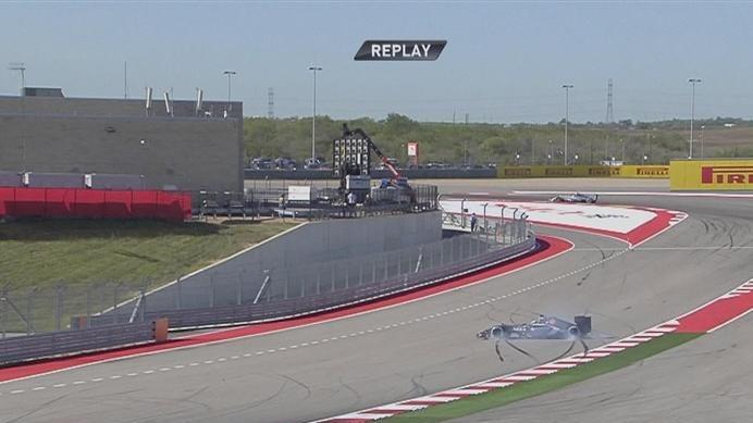 Sauber's Adrian Sutil spins at Turn 19, but avoids the barriers and is able to continue without damage © FOWC Ltd