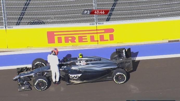 McLaren's Kevin Magnussen brings out the red flags after rolling to a halt between Turns 4 and 5 © FOWC Ltd