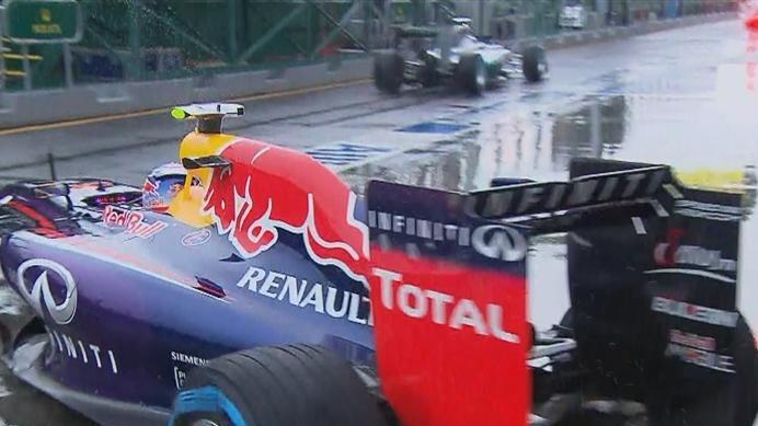 Daniel Ricciardo, in the last remaining Red Bull, goes out in heavy rain at the start of Q3. © FOWC Ltd