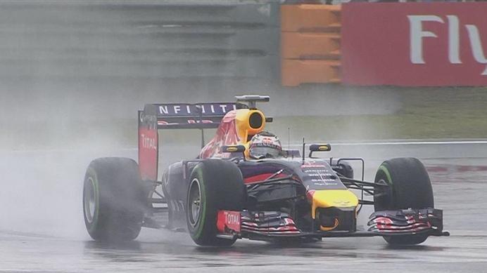 Red Bull's Sebastian Vettel throws down an early gauntlet to his rivals, but Mercedes' Lewis Hamilton goes even quicker on his first Q3 lap. © FOWC Ltd