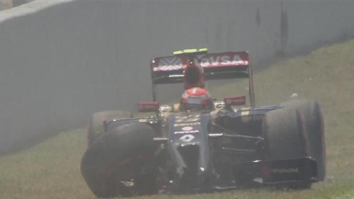 Pastor Maldonado loses the rear of his Lotus exiting Turn 3 and spears into the inside wall, causing heavy damage and bringing qualifying to a temporary halt. © FOWC Ltd