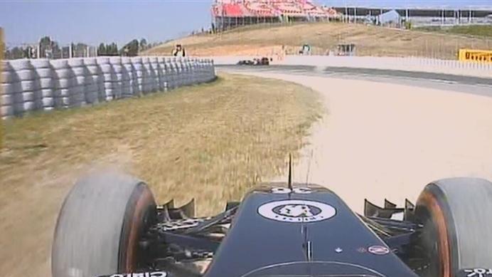 Giedo van der Garde has a worrying moment in the Sauber as he suffers a loss of brakes and only narrowly avoids the tyre wall at Turn 1. © FOWC Ltd.