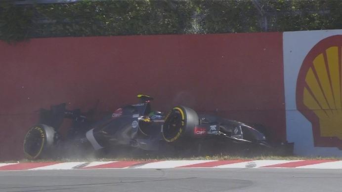 Esteban Gutierrez hits the wall at Turn 4, briefly bringing out the red flags while his stricken Sauber is recovered. © FOWC Ltd.