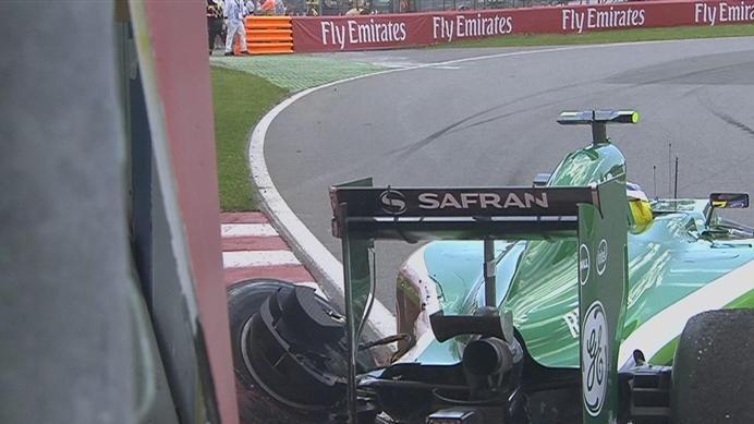 Q1 is brought to an abrupt halt as Marcus Ericsson puts his Caterham into the wall at Turn 9, bringing out the red flag. © FOWC Ltd