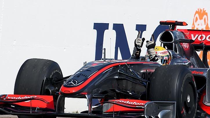 Race winner Lewis Hamilton (GBR) McLaren MP4/24 crosses the line to win. Formula One World Championship, Rd 10, Hungarian Grand Prix, Race, Budapest, Hungary, Sunday, 26 July 2009. © Sutton Images