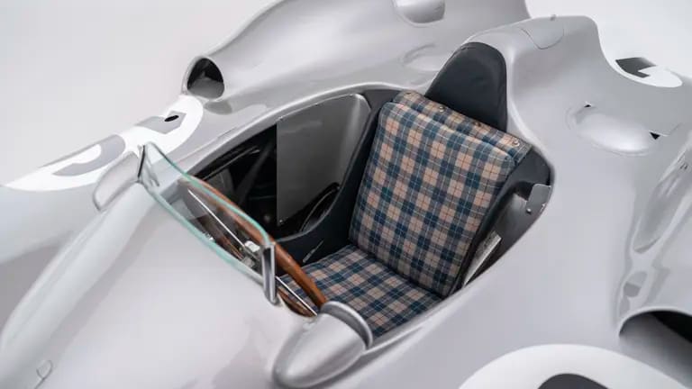 El Mercedes-Benz W 196 R Stromlinienwagen de 1954 fue conducido por Fangio y Moss