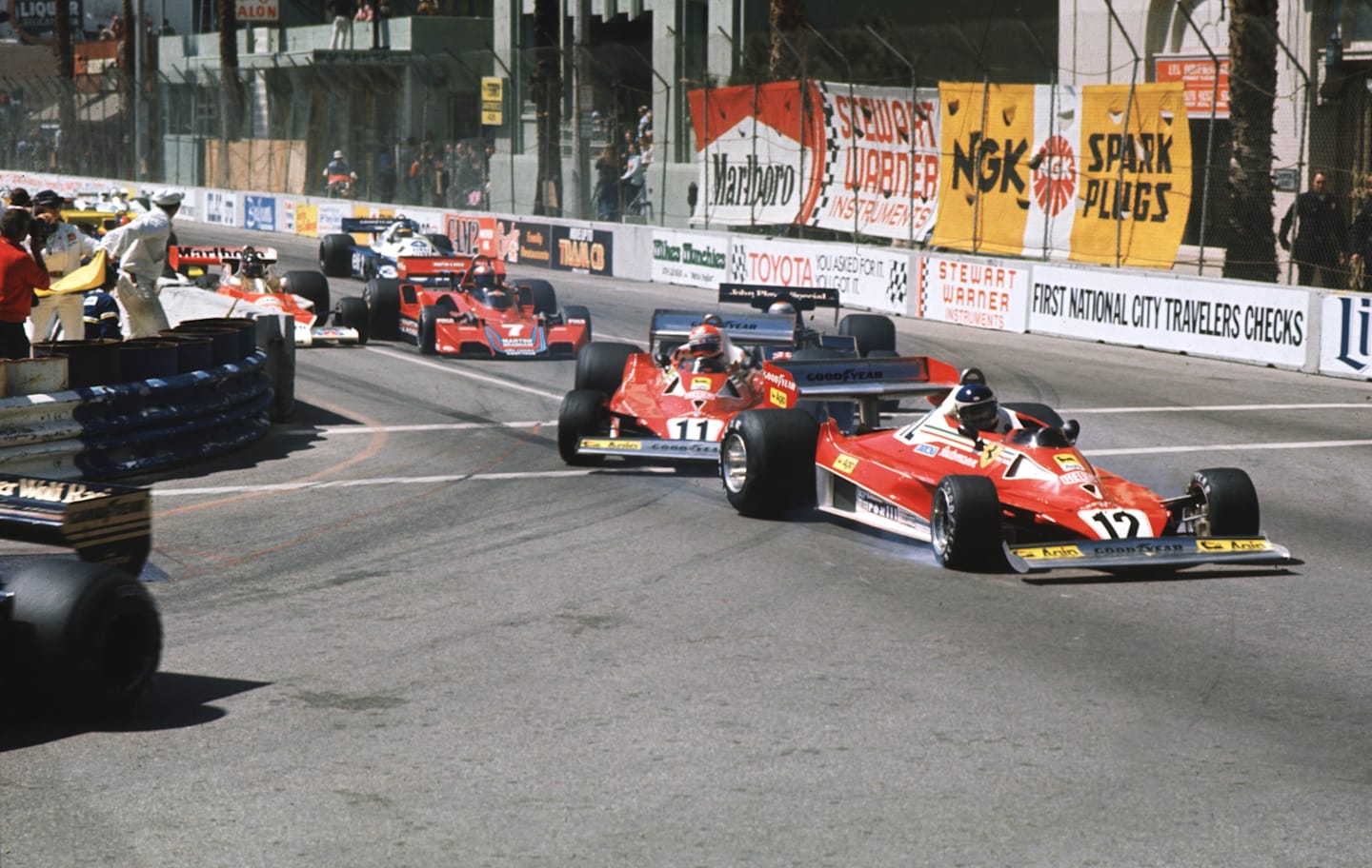 Carlos Reutemann locks up and goes straight on at the first corner as Ferrari team mate Niki Lauda takes avoiding action. United States Grand Prix West, Rd 4, Long Beach, USA, 3 April 1977. © LAT Photographic