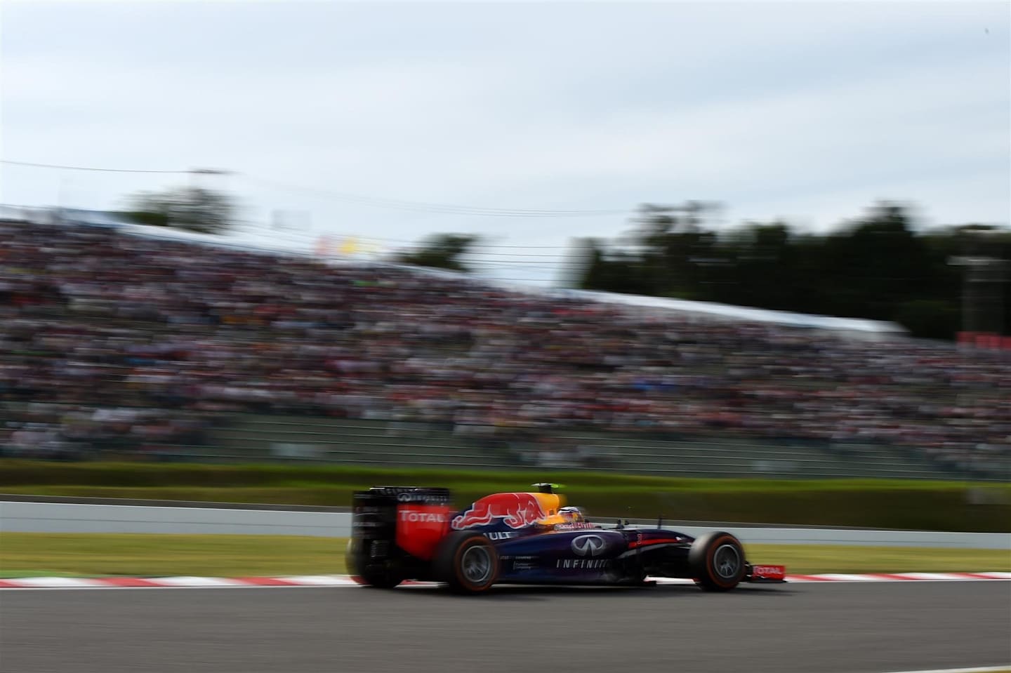 Daniel Ricciardo (AUS) Red Bull Racing RB10. Formula One World Championship, Rd15, Japanese Grand Prix, Qualifying, Suzuka, Japan, Saturday, 4 October 2014©    Sutton Images. No reproduction without permission