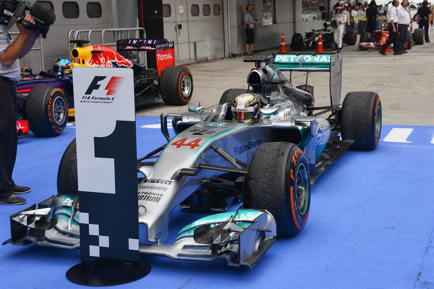 ixGY-sutton-2013-dcd1430ma313.jpg