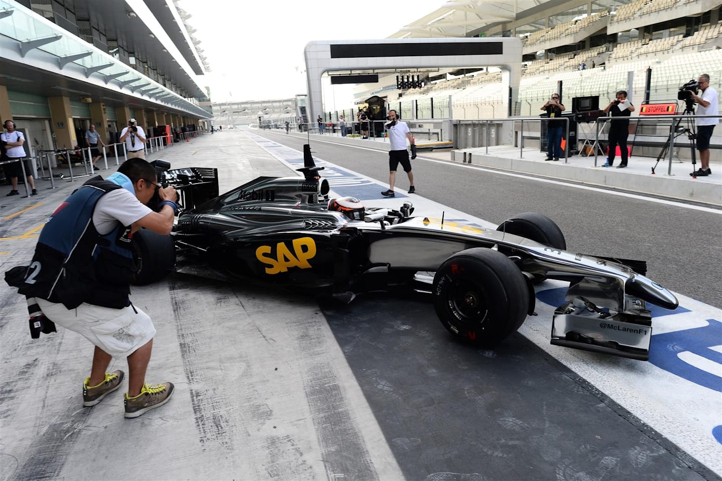 Stoffel Vandoorne (BEL) McLaren MP4-29H. Formula One Testing, Yas Marina Circuit, Abu Dhabi, UAE, Tuesday, 25 November 2014