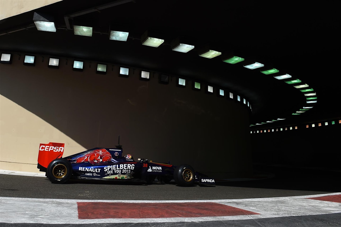 Max Verstappen (NDL) Scuderia Toro Rosso STR9. Formula One Testing, Yas Marina Circuit, Abu Dhabi, UAE, Wednesday, 26 November 2014 © Sutton Images. No reproduction without permission