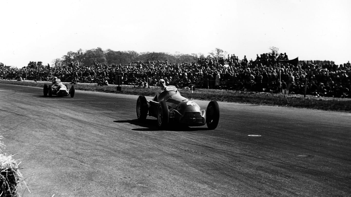 Giuseppe Farina (Alfa Romeo 158), 1st position leads Luigi Fagioli (Alfa Romeo 158), 2nd position. 1950 British Grand Prix, Silverstone.
© LAT Photographic
