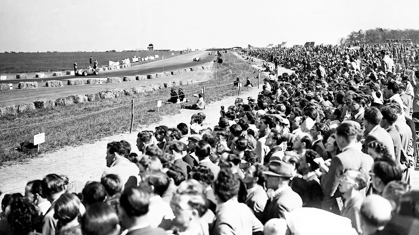 A huge crowd takes in the action. 1950 British Grand Prix
Silverstone, Great Britain. 13th May 1950.
World Copyright: LAT Photographic