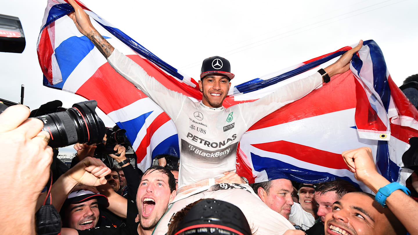 Race winner and new World Champion Lewis Hamilton (GBR) Mercedes AMG F1 celebrates with the team at